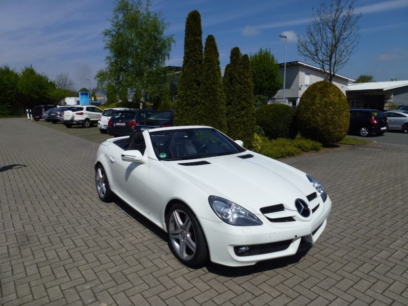 MERCEDES SLK CLASS (01/11/2010) - 